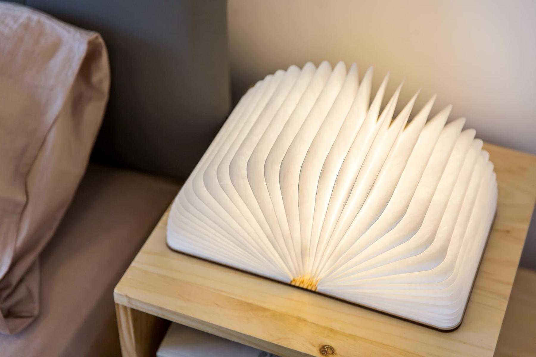 Book And Bed-people's Square Apartment