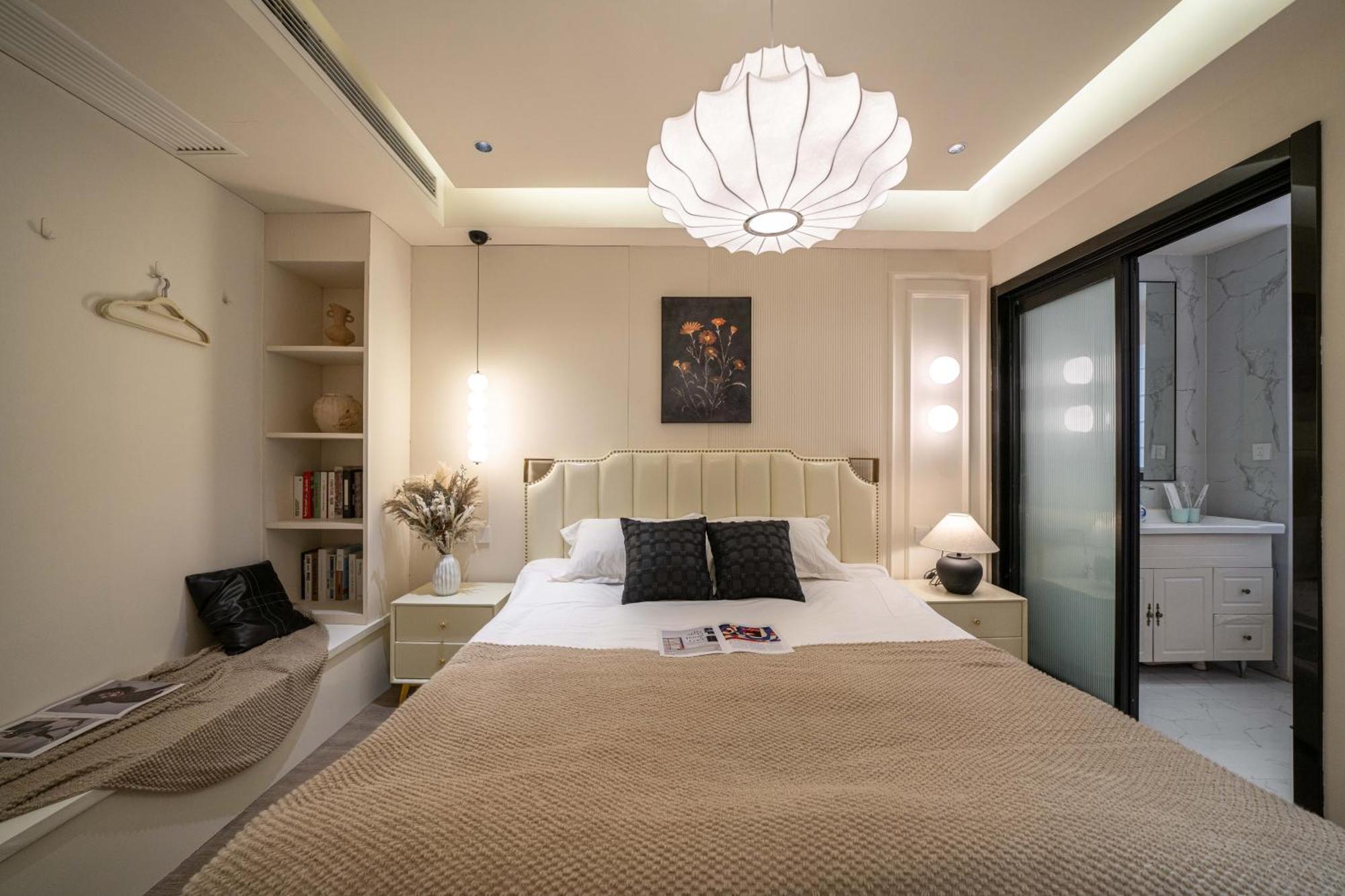 Appartement Book And Bed-people's Square