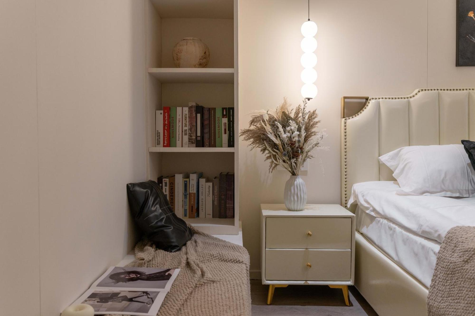 Book And Bed-people's Square Appartement *