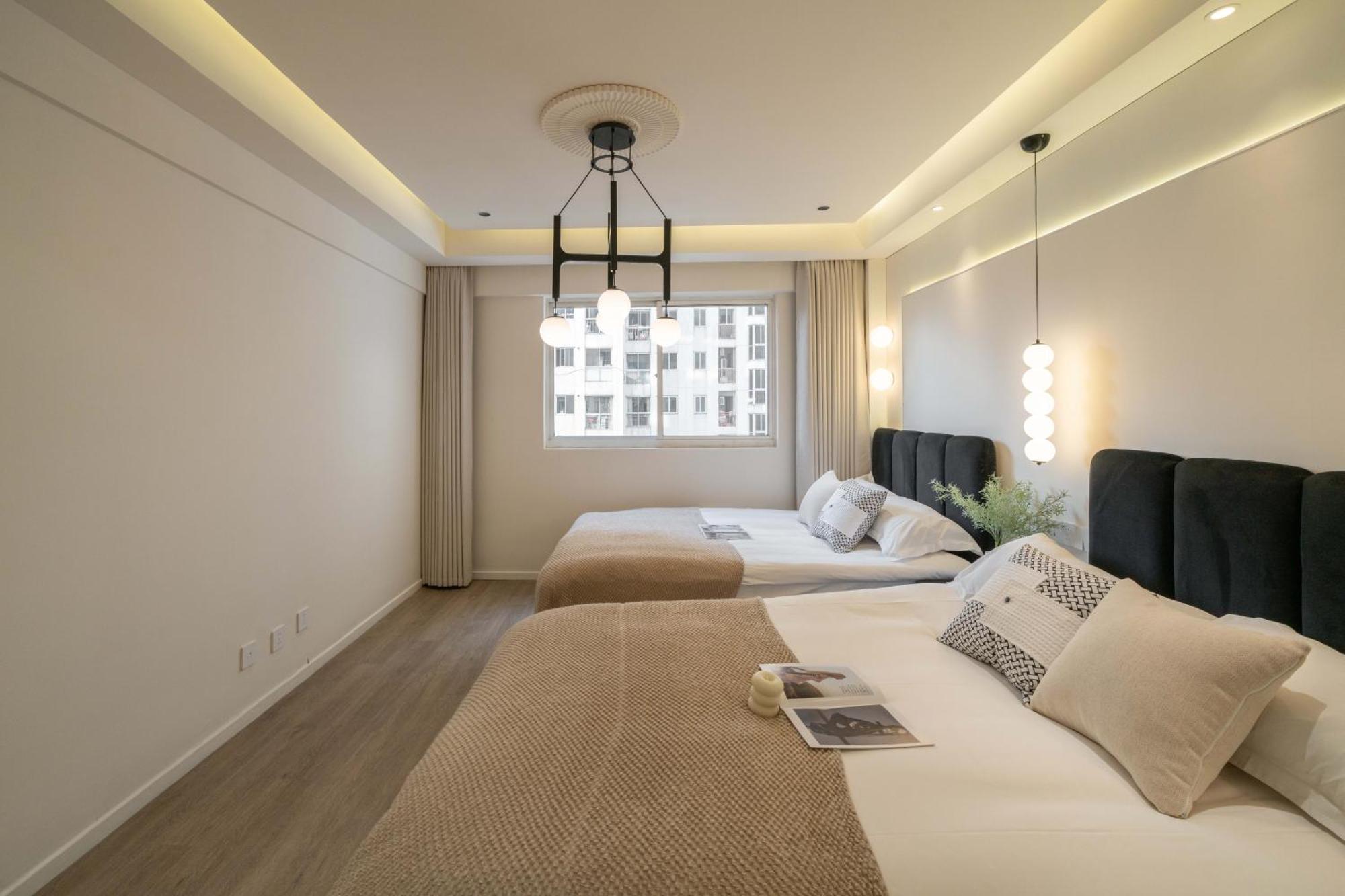 Book And Bed-people's Square Appartement