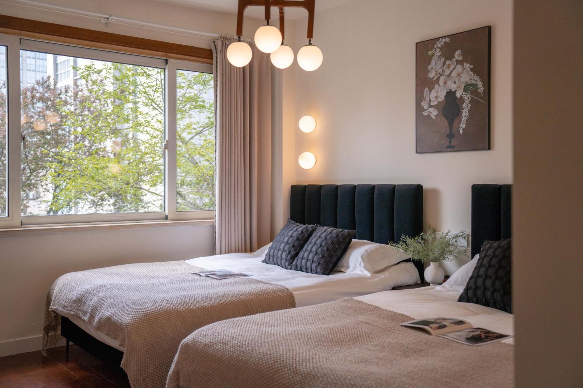 Book And Bed-people's Square Appartement