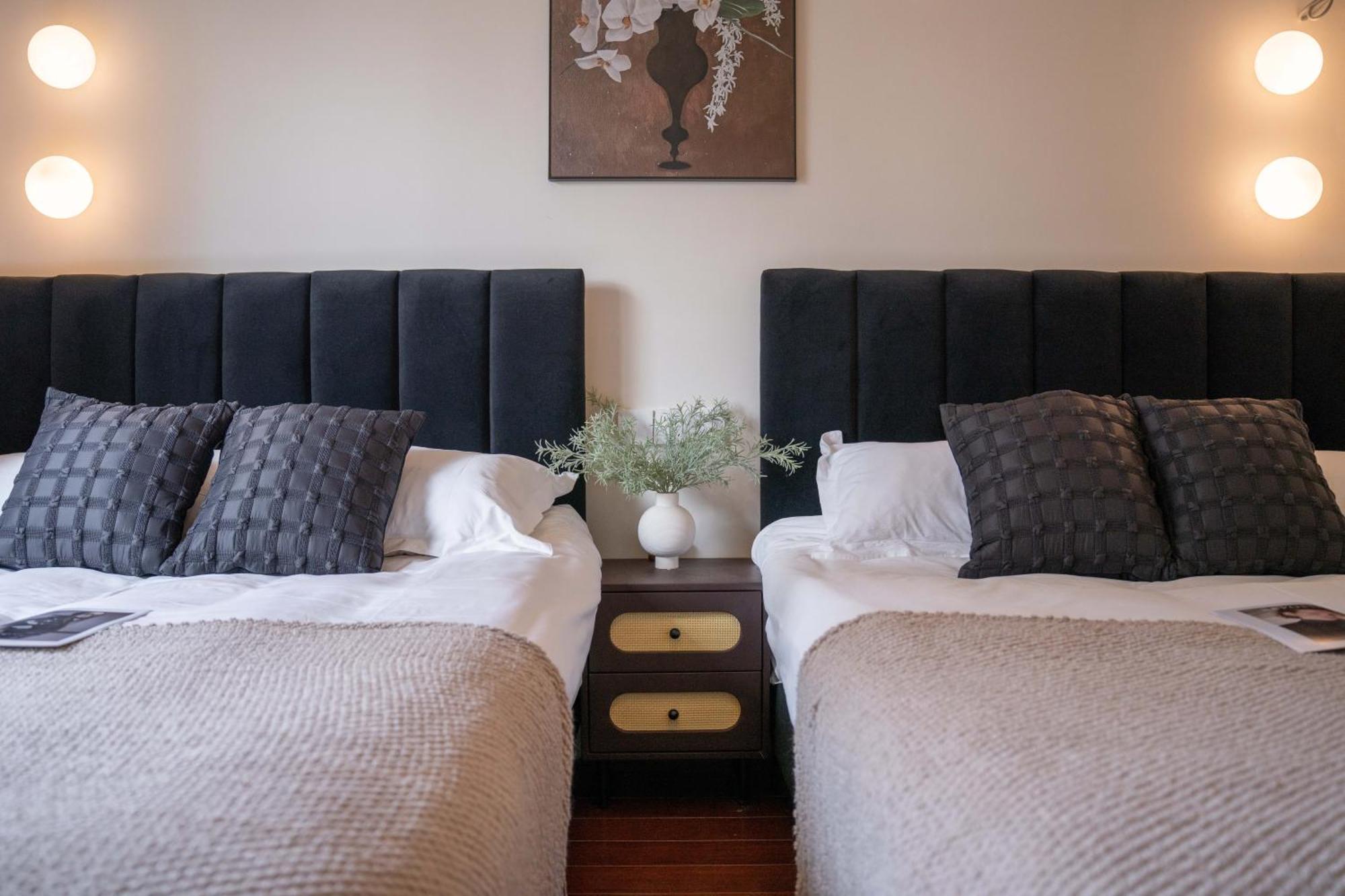 Apartment Book And Bed-people's Square *
