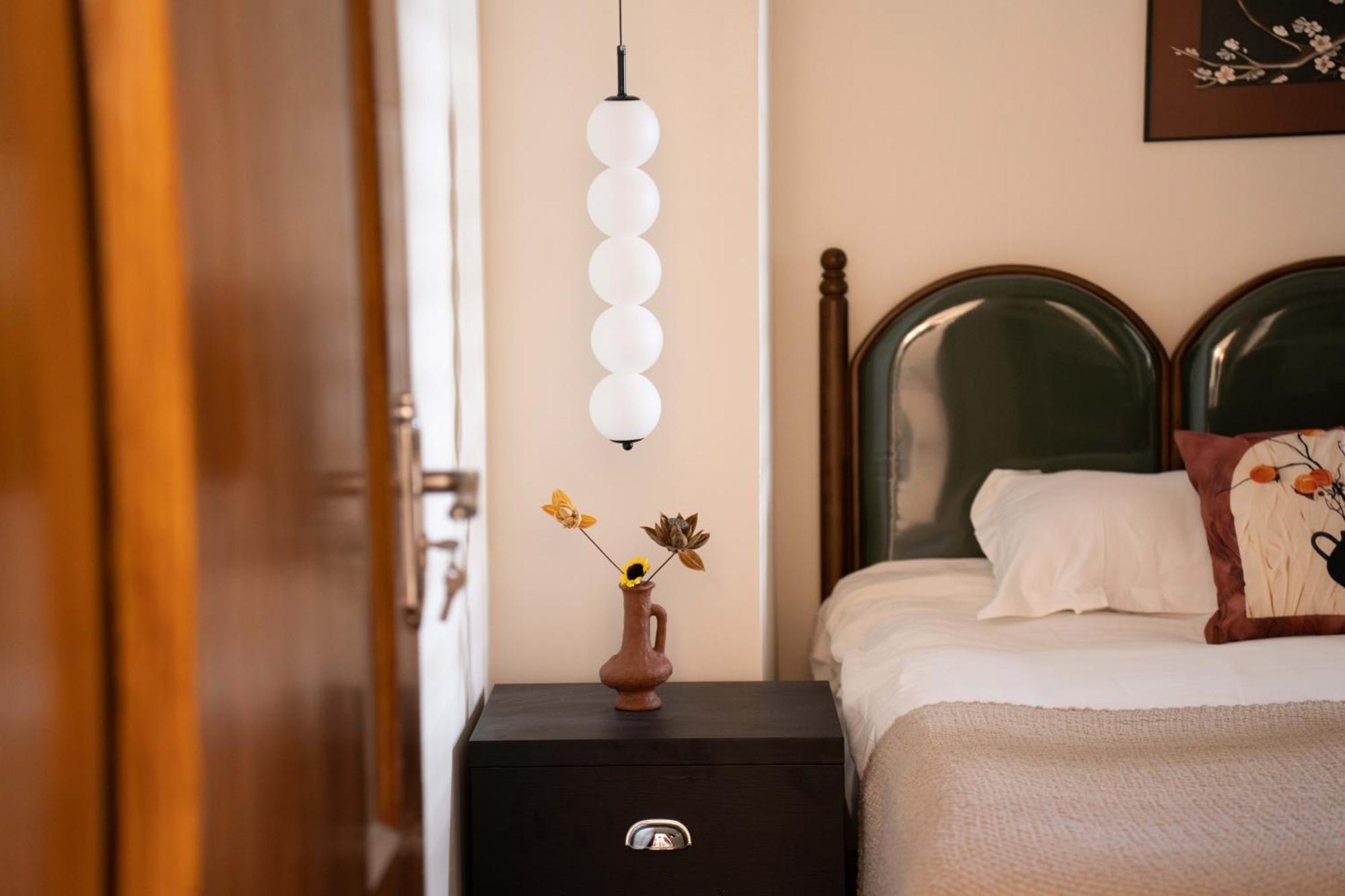 Book And Bed-people's Square Appartement